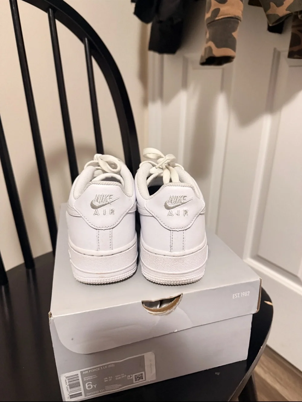 Nike White and Gray Air Force 1 LE (GS) Shoe Box - Picture 4 of 6